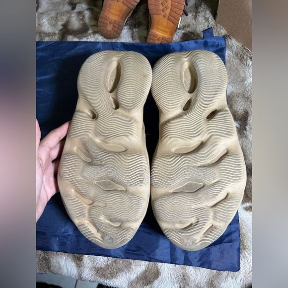 Adidas Yeezy Foam Runner Size 10 - Picture 10 of 11